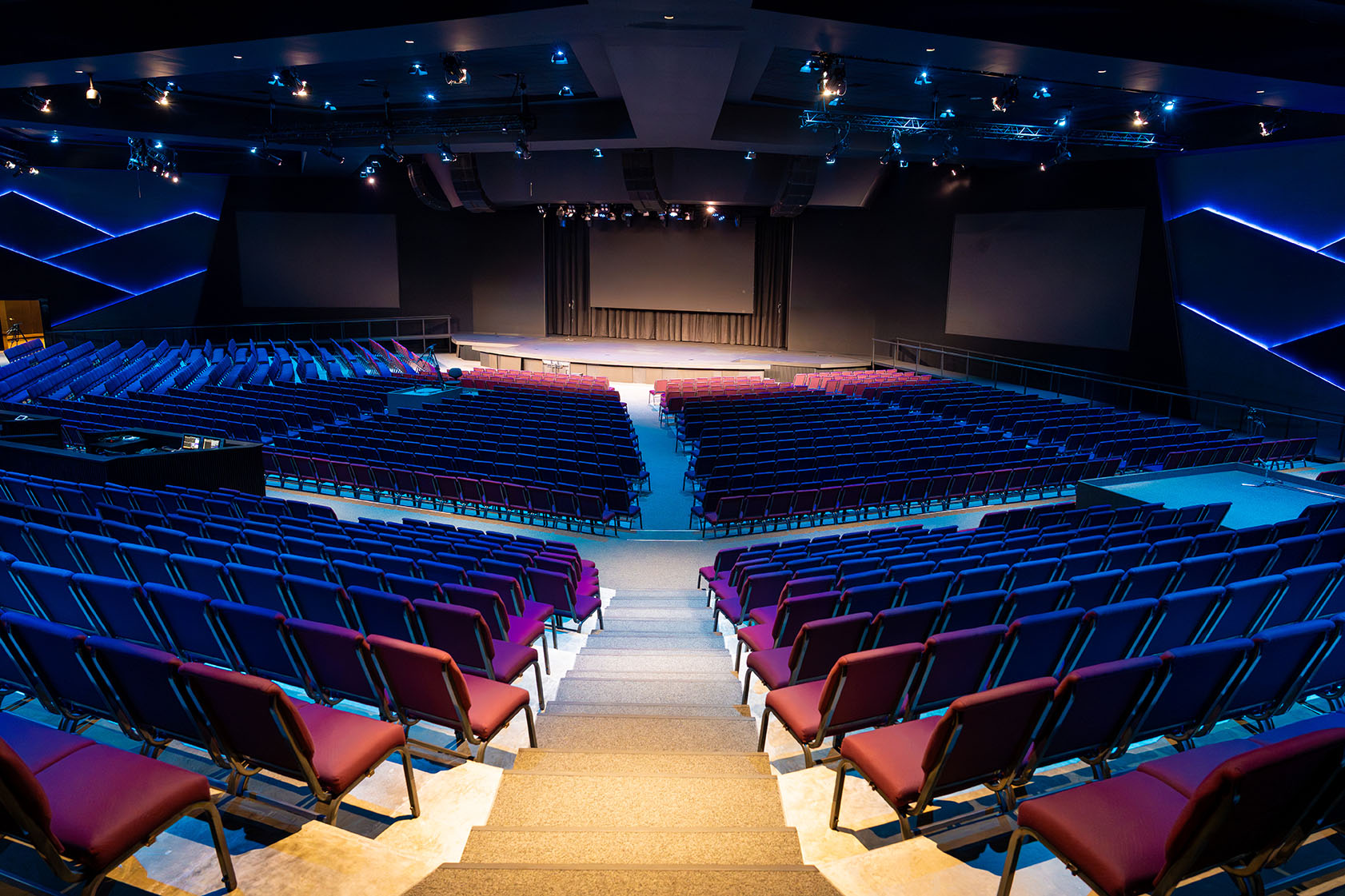 Auditorio de Las Cumbres montado para un evento de gran formato